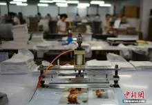 【圖刊】探訪婚紗攝影工廠 流水線上的浪漫與藝術(shù)